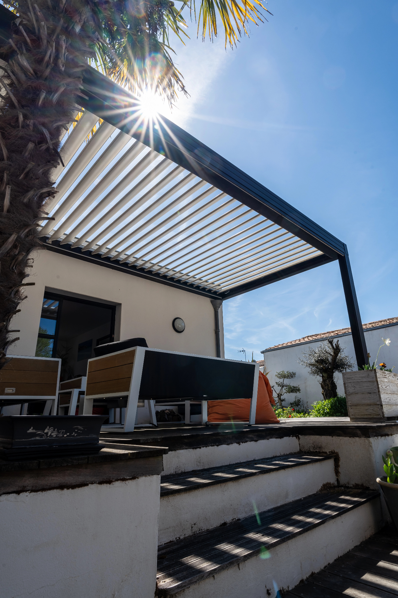 Kakao na je bioklimatska pergola omogočila druženje tudi ob slabemu vremenu